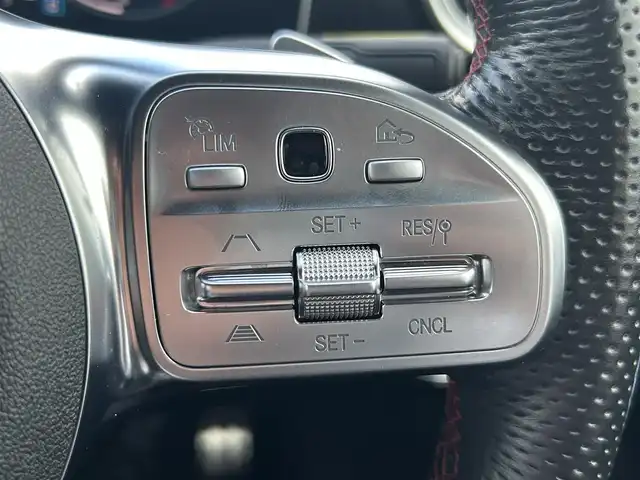 メルセデス・ベンツ ＣＬＡ２００ｄ AMGライン 静岡県 2020(令2)年 2.1万km コスモスブラック AMGライン/パノラミックサンルーフ/レーダーセーフティパッケージ/・アクティブディスタンスアシスト/・アクティブブレーキアシスト/・衝突軽減ブレーキ/・緊急回避補助システム/・渋滞時緊急ブレーキ機能/・ブラインドスポット/・レーンキープアシスト/・ステアリングアシスト/アドバンスドパッケージ/・360°カメラシステム/・ヘッドアップディスプレイ/・アドバンスドサウンドシステム/ナビゲーションパッケージ/Bluetooth/フルセグテレビ/ETC2.0/アンビエントライト(64色)/クルーズコントロール/パーキングアシスト/ハーフレザーシート/・前席シートヒーター/・前席メモリー機能付きパワーシート/純正18インチアルミホイール