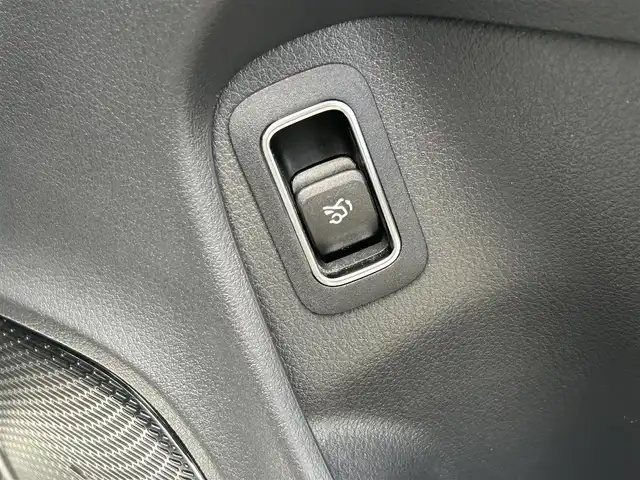 メルセデス・ベンツ ＣＬＡ２００ｄ AMGライン 静岡県 2020(令2)年 2.1万km コスモスブラック AMGライン/パノラミックサンルーフ/レーダーセーフティパッケージ/・アクティブディスタンスアシスト/・アクティブブレーキアシスト/・衝突軽減ブレーキ/・緊急回避補助システム/・渋滞時緊急ブレーキ機能/・ブラインドスポット/・レーンキープアシスト/・ステアリングアシスト/アドバンスドパッケージ/・360°カメラシステム/・ヘッドアップディスプレイ/・アドバンスドサウンドシステム/ナビゲーションパッケージ/Bluetooth/フルセグテレビ/ETC2.0/アンビエントライト(64色)/クルーズコントロール/パーキングアシスト/ハーフレザーシート/・前席シートヒーター/・前席メモリー機能付きパワーシート/純正18インチアルミホイール