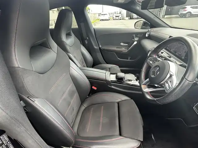 メルセデス・ベンツ ＣＬＡ２００ｄ AMGライン 静岡県 2020(令2)年 2.1万km コスモスブラック AMGライン/パノラミックサンルーフ/レーダーセーフティパッケージ/・アクティブディスタンスアシスト/・アクティブブレーキアシスト/・衝突軽減ブレーキ/・緊急回避補助システム/・渋滞時緊急ブレーキ機能/・ブラインドスポット/・レーンキープアシスト/・ステアリングアシスト/アドバンスドパッケージ/・360°カメラシステム/・ヘッドアップディスプレイ/・アドバンスドサウンドシステム/ナビゲーションパッケージ/Bluetooth/フルセグテレビ/ETC2.0/アンビエントライト(64色)/クルーズコントロール/パーキングアシスト/ハーフレザーシート/・前席シートヒーター/・前席メモリー機能付きパワーシート/純正18インチアルミホイール