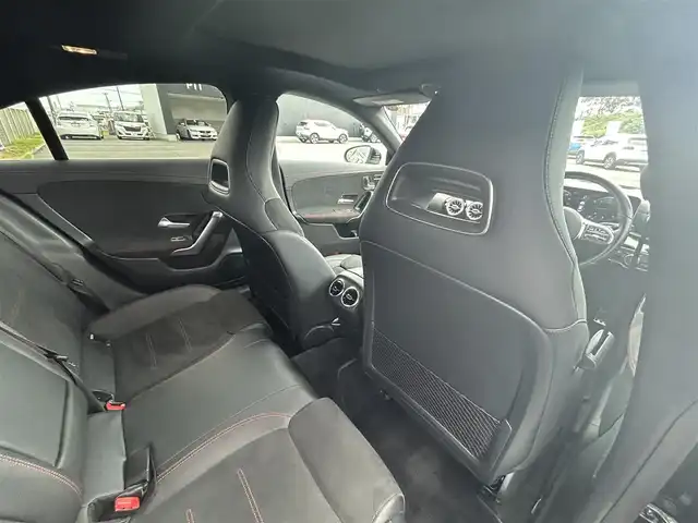 メルセデス・ベンツ ＣＬＡ２００ｄ AMGライン 静岡県 2020(令2)年 2.1万km コスモスブラック AMGライン/パノラミックサンルーフ/レーダーセーフティパッケージ/・アクティブディスタンスアシスト/・アクティブブレーキアシスト/・衝突軽減ブレーキ/・緊急回避補助システム/・渋滞時緊急ブレーキ機能/・ブラインドスポット/・レーンキープアシスト/・ステアリングアシスト/アドバンスドパッケージ/・360°カメラシステム/・ヘッドアップディスプレイ/・アドバンスドサウンドシステム/ナビゲーションパッケージ/Bluetooth/フルセグテレビ/ETC2.0/アンビエントライト(64色)/クルーズコントロール/パーキングアシスト/ハーフレザーシート/・前席シートヒーター/・前席メモリー機能付きパワーシート/純正18インチアルミホイール