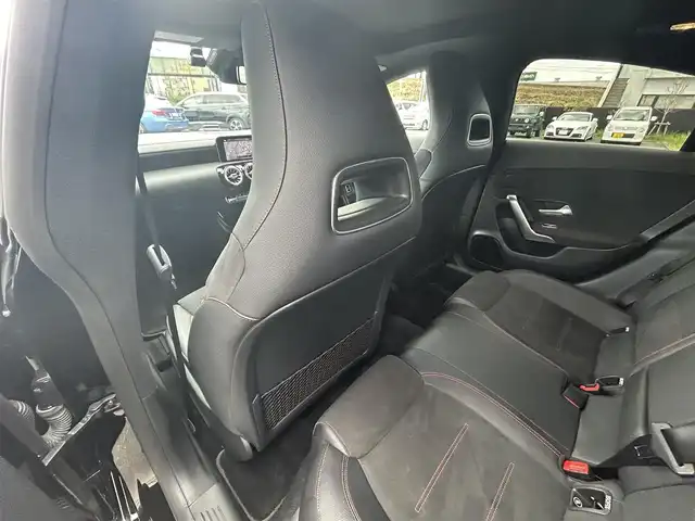 メルセデス・ベンツ ＣＬＡ２００ｄ AMGライン 静岡県 2020(令2)年 2.1万km コスモスブラック AMGライン/パノラミックサンルーフ/レーダーセーフティパッケージ/・アクティブディスタンスアシスト/・アクティブブレーキアシスト/・衝突軽減ブレーキ/・緊急回避補助システム/・渋滞時緊急ブレーキ機能/・ブラインドスポット/・レーンキープアシスト/・ステアリングアシスト/アドバンスドパッケージ/・360°カメラシステム/・ヘッドアップディスプレイ/・アドバンスドサウンドシステム/ナビゲーションパッケージ/Bluetooth/フルセグテレビ/ETC2.0/アンビエントライト(64色)/クルーズコントロール/パーキングアシスト/ハーフレザーシート/・前席シートヒーター/・前席メモリー機能付きパワーシート/純正18インチアルミホイール