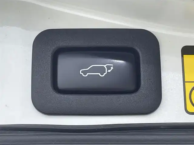 トヨタ ランドクルーザー ZX ブルーノクロス 道央・札幌 2015(平27)年 12.1万km ホワイトパールクリスタルシャイン ・ワンオーナー/・４WD/・純正HDDナビゲーション/　CD/DVD/HDD/BT/フルセグ/AUX/USB/・モデリスタエアロ（F・S・R）/・サンルーフ/・パワーバックドア/・スマートキー/・プッシュスタート/・保証書あり/・取説あり/・MTモード付AT/・クルーズコントロール/・横滑り防止装置/・前後コーナーセンサー/・全席パワーシート/・レザーシート/・前席シートヒーター/エアシート/・ステアリングヒーター/・ハイトコントロール/・電動格納サードシート/・純正フロアマット/・純正AW20インチ/・ダウンヒルアシストコントロール/・LEDヘッドライト/・フロントフォグランプ/・オートライト/・社外AW18インチスタッドレス積込/・センターコンソールクールボックス