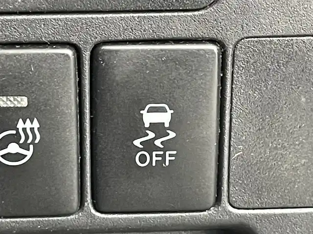 トヨタ ランドクルーザー ZX ブルーノクロス 道央・札幌 2015(平27)年 12.1万km ホワイトパールクリスタルシャイン ・ワンオーナー/・４WD/・純正HDDナビゲーション/　CD/DVD/HDD/BT/フルセグ/AUX/USB/・モデリスタエアロ（F・S・R）/・サンルーフ/・パワーバックドア/・スマートキー/・プッシュスタート/・保証書あり/・取説あり/・MTモード付AT/・クルーズコントロール/・横滑り防止装置/・前後コーナーセンサー/・全席パワーシート/・レザーシート/・前席シートヒーター/エアシート/・ステアリングヒーター/・ハイトコントロール/・電動格納サードシート/・純正フロアマット/・純正AW20インチ/・ダウンヒルアシストコントロール/・LEDヘッドライト/・フロントフォグランプ/・オートライト/・社外AW18インチスタッドレス積込/・センターコンソールクールボックス