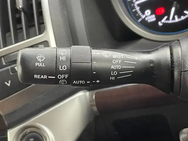 トヨタ ランドクルーザー ZX ブルーノクロス 道央・札幌 2015(平27)年 12.1万km ホワイトパールクリスタルシャイン ・ワンオーナー/・４WD/・純正HDDナビゲーション/　CD/DVD/HDD/BT/フルセグ/AUX/USB/・モデリスタエアロ（F・S・R）/・サンルーフ/・パワーバックドア/・スマートキー/・プッシュスタート/・保証書あり/・取説あり/・MTモード付AT/・クルーズコントロール/・横滑り防止装置/・前後コーナーセンサー/・全席パワーシート/・レザーシート/・前席シートヒーター/エアシート/・ステアリングヒーター/・ハイトコントロール/・電動格納サードシート/・純正フロアマット/・純正AW20インチ/・ダウンヒルアシストコントロール/・LEDヘッドライト/・フロントフォグランプ/・オートライト/・社外AW18インチスタッドレス積込/・センターコンソールクールボックス