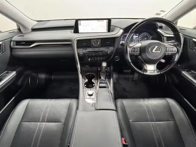 レクサス ＲＸ 450h バージョンL 三重県 2016(平28)年 2.1万km ソニッククォーツ ハイブリッド/FF/MTモード付フロアCVT/12.3型ナビ/（AM/FM/CD/DVD/Blu-ray/SDREC/SD/USB/Bluetooth/AUX/TV）/パノラミックビューモニター（シースルービュー機能付）/ドライブレコーダー 前方/ETC2.0/LEXUS Safety System＋/●プリクラッシュセーフティ/●レーンキーピングアシスト/●レーダークルコン（全車速追従機能付）/●オートハイビーム/・ブラインドスポットモニター＆リヤクロストラフィックアラート・オートブレーキ/・ロードサインアシスト/・先行車発進告知機能/装備/・【OP】電動ムーンルーフ/・3眼LEDヘッドランプ/・セミアニリン本革シート（黒）/・メモリー＆4way電動ランバーサポート付10wayパワーシート（D/N）/・セカンドパワーシート・電動格納機能/・シートヒーター（D/N/2nd左右）＆ベンチレーション（D/N）/・ステアリングヒーター/・タッチレスパワーバックドア/・AC100Vコンセント（100W）/・カラーヘッドアップディスプレイ/・電動チルト&テレスコピックステアリング/・左右独立オートエアコン/・純正20インチAW/・スマートキーx2、カードキーx1/など