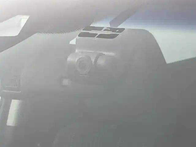 ホンダ ヴェゼル ハイブリッド 道央・札幌 2017(平29)年 6.7万km ホワイトオーキッドパール ・４WD/・寒冷地仕様/・純正SDナビゲーション/　CD/DVD/SD/BT/ワンセグ/USB/iPod/・社外前方録画ドライブレコーダー/・バックカメラ/・ビルトインETC/・ホンダセンシング/・衝突軽減ブレーキ/・レーンキープアシスト/・レーダークルーズコントロール/・先行車発進通知/・横滑り防止装置/・ハーフレザーシート/・前席シートヒーター/・LEDヘッドライト/・フロントフォグライト/・オートライト/・ステアリングスイッチ/・スマートキー/・プッシュスタート/・パドルシフト/・純正フロアマット/・チップアップシート/・純正AW17インチ/・ドアバイザー