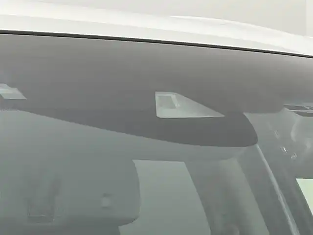 ホンダ ヴェゼル ハイブリッド 道央・札幌 2017(平29)年 6.7万km ホワイトオーキッドパール ・４WD/・寒冷地仕様/・純正SDナビゲーション/　CD/DVD/SD/BT/ワンセグ/USB/iPod/・社外前方録画ドライブレコーダー/・バックカメラ/・ビルトインETC/・ホンダセンシング/・衝突軽減ブレーキ/・レーンキープアシスト/・レーダークルーズコントロール/・先行車発進通知/・横滑り防止装置/・ハーフレザーシート/・前席シートヒーター/・LEDヘッドライト/・フロントフォグライト/・オートライト/・ステアリングスイッチ/・スマートキー/・プッシュスタート/・パドルシフト/・純正フロアマット/・チップアップシート/・純正AW17インチ/・ドアバイザー