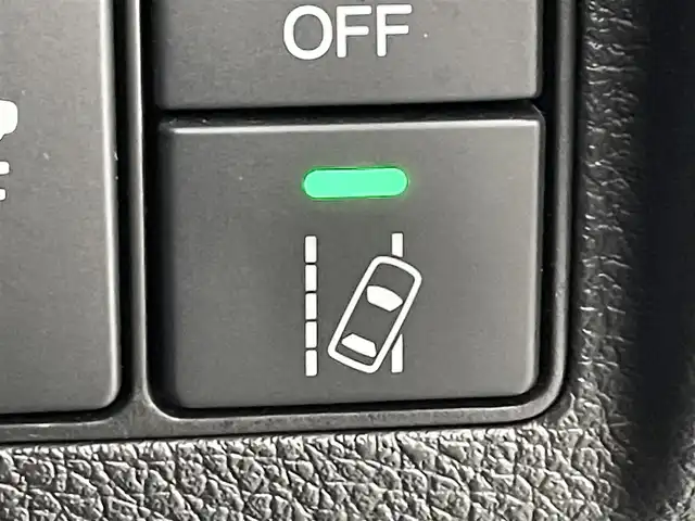 ホンダ ヴェゼル ハイブリッド 道央・札幌 2017(平29)年 6.7万km ホワイトオーキッドパール ・４WD/・寒冷地仕様/・純正SDナビゲーション/　CD/DVD/SD/BT/ワンセグ/USB/iPod/・社外前方録画ドライブレコーダー/・バックカメラ/・ビルトインETC/・ホンダセンシング/・衝突軽減ブレーキ/・レーンキープアシスト/・レーダークルーズコントロール/・先行車発進通知/・横滑り防止装置/・ハーフレザーシート/・前席シートヒーター/・LEDヘッドライト/・フロントフォグライト/・オートライト/・ステアリングスイッチ/・スマートキー/・プッシュスタート/・パドルシフト/・純正フロアマット/・チップアップシート/・純正AW17インチ/・ドアバイザー