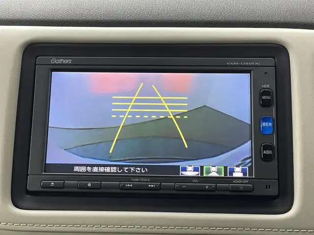 ホンダ ヴェゼル ハイブリッド 道央・札幌 2017(平29)年 6.7万km ホワイトオーキッドパール ・４WD/・寒冷地仕様/・純正SDナビゲーション/　CD/DVD/SD/BT/ワンセグ/USB/iPod/・社外前方録画ドライブレコーダー/・バックカメラ/・ビルトインETC/・ホンダセンシング/・衝突軽減ブレーキ/・レーンキープアシスト/・レーダークルーズコントロール/・先行車発進通知/・横滑り防止装置/・ハーフレザーシート/・前席シートヒーター/・LEDヘッドライト/・フロントフォグライト/・オートライト/・ステアリングスイッチ/・スマートキー/・プッシュスタート/・パドルシフト/・純正フロアマット/・チップアップシート/・純正AW17インチ/・ドアバイザー