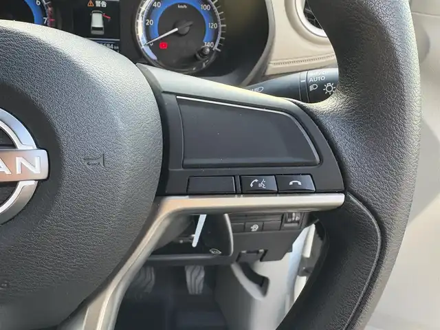 日産 デイズ X 滋賀県 2024(令6)年 1.3万km ホワイトパール 純正9インチナビ/Bluetooth/SD/フルセグ/ETC/全方位カメラ/コーナーセンサー/衝突軽減装置/ステアリングスイッチ/パワーステアリング/純正アルミホイール/オートライト/オートハイビーム/プッシュスタート/スマートキー/オートエアコン