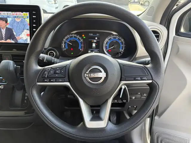 日産 デイズ X 滋賀県 2024(令6)年 1.3万km ホワイトパール 純正9インチナビ/Bluetooth/SD/フルセグ/ETC/全方位カメラ/コーナーセンサー/衝突軽減装置/ステアリングスイッチ/パワーステアリング/純正アルミホイール/オートライト/オートハイビーム/プッシュスタート/スマートキー/オートエアコン