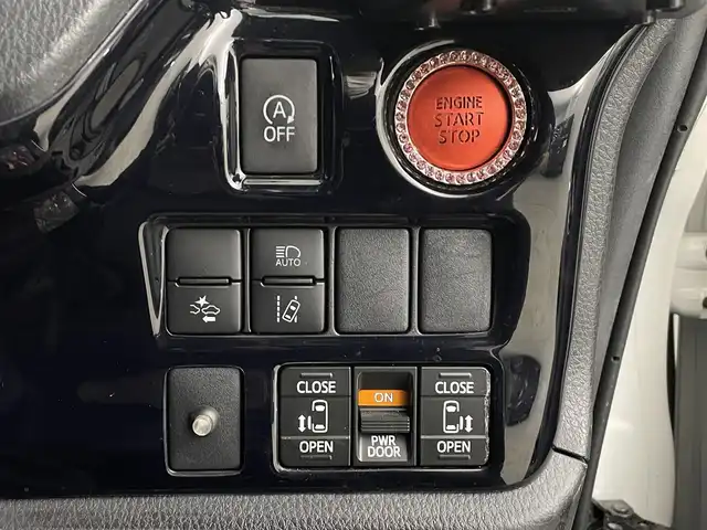 トヨタ ヴォクシー ZS 煌Ⅱ 埼玉県 2019(令1)年 2.5万km ホワイトパールクリスタルシャイン アルパイン１１型ナビ　１２型後席　ＴＲＤ　禁煙　ＥＴＣ　両側パワースライドドア　コーナーセンサー　衝突軽減システム　オートハイビーム　レーンキープアシスト　ドライブレコーダー　バックカメラ　クルコン