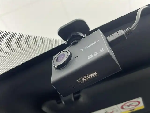 トヨタ ヴォクシー ZS 煌Ⅱ 埼玉県 2019(令1)年 2.5万km ホワイトパールクリスタルシャイン アルパイン１１型ナビ　１２型後席　ＴＲＤ　禁煙　ＥＴＣ　両側パワースライドドア　コーナーセンサー　衝突軽減システム　オートハイビーム　レーンキープアシスト　ドライブレコーダー　バックカメラ　クルコン