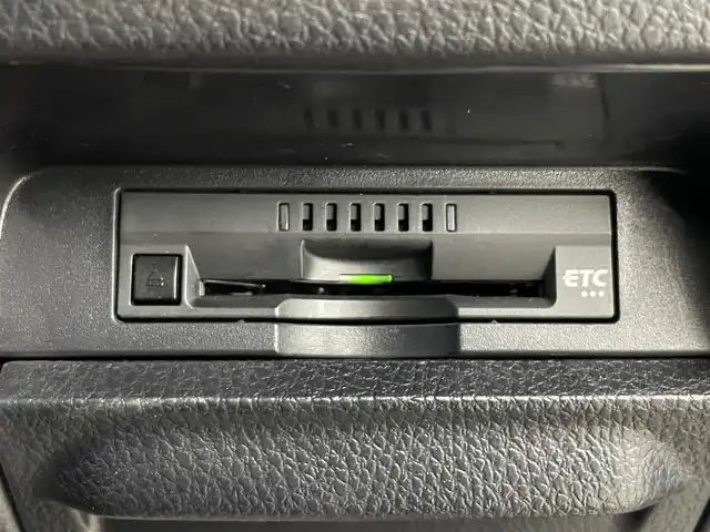 トヨタ ヴォクシー ZS 煌Ⅱ 埼玉県 2019(令1)年 2.5万km ホワイトパールクリスタルシャイン アルパイン１１型ナビ　１２型後席　ＴＲＤ　禁煙　ＥＴＣ　両側パワースライドドア　コーナーセンサー　衝突軽減システム　オートハイビーム　レーンキープアシスト　ドライブレコーダー　バックカメラ　クルコン