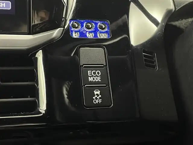 トヨタ ヴォクシー ZS 煌Ⅱ 埼玉県 2019(令1)年 2.5万km ホワイトパールクリスタルシャイン アルパイン１１型ナビ　１２型後席　ＴＲＤ　禁煙　ＥＴＣ　両側パワースライドドア　コーナーセンサー　衝突軽減システム　オートハイビーム　レーンキープアシスト　ドライブレコーダー　バックカメラ　クルコン