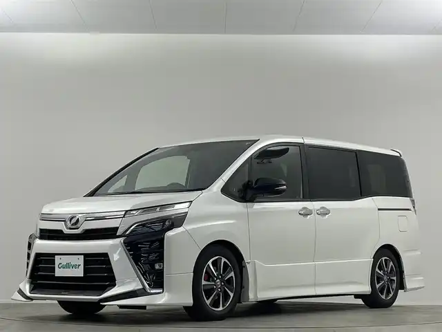 トヨタ ヴォクシー ZS 煌Ⅱ 埼玉県 2019(令1)年 2.5万km ホワイトパールクリスタルシャイン アルパイン１１型ナビ　１２型後席　ＴＲＤ　禁煙　ＥＴＣ　両側パワースライドドア　コーナーセンサー　衝突軽減システム　オートハイビーム　レーンキープアシスト　ドライブレコーダー　バックカメラ　クルコン