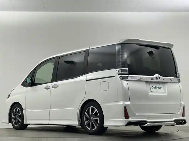 トヨタ ヴォクシー ZS 煌Ⅱ 埼玉県 2019(令1)年 2.5万km ホワイトパールクリスタルシャイン アルパイン１１型ナビ　１２型後席　ＴＲＤ　禁煙　ＥＴＣ　両側パワースライドドア　コーナーセンサー　衝突軽減システム　オートハイビーム　レーンキープアシスト　ドライブレコーダー　バックカメラ　クルコン