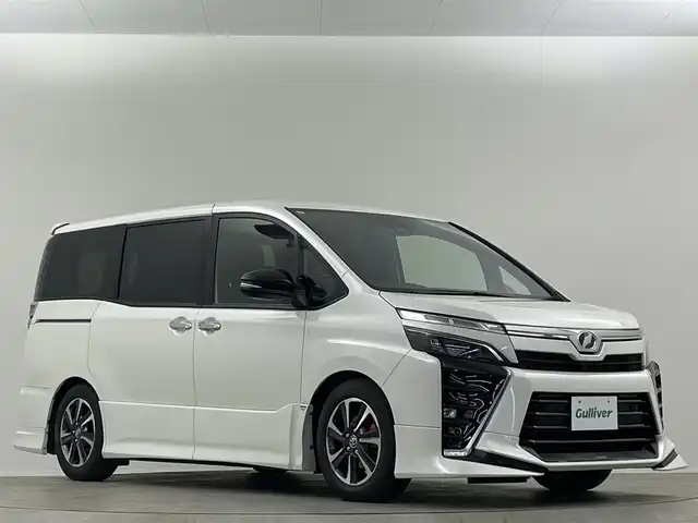 トヨタ ヴォクシー ZS 煌Ⅱ 埼玉県 2019(令1)年 2.5万km ホワイトパールクリスタルシャイン アルパイン１１型ナビ　１２型後席　ＴＲＤ　禁煙　ＥＴＣ　両側パワースライドドア　コーナーセンサー　衝突軽減システム　オートハイビーム　レーンキープアシスト　ドライブレコーダー　バックカメラ　クルコン