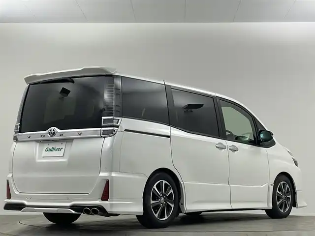 トヨタ ヴォクシー ZS 煌Ⅱ 埼玉県 2019(令1)年 2.5万km ホワイトパールクリスタルシャイン アルパイン１１型ナビ　１２型後席　ＴＲＤ　禁煙　ＥＴＣ　両側パワースライドドア　コーナーセンサー　衝突軽減システム　オートハイビーム　レーンキープアシスト　ドライブレコーダー　バックカメラ　クルコン