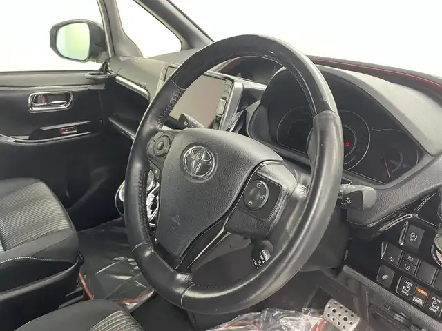 トヨタ ヴォクシー ZS 煌Ⅱ 埼玉県 2019(令1)年 2.5万km ホワイトパールクリスタルシャイン アルパイン１１型ナビ　１２型後席　ＴＲＤ　禁煙　ＥＴＣ　両側パワースライドドア　コーナーセンサー　衝突軽減システム　オートハイビーム　レーンキープアシスト　ドライブレコーダー　バックカメラ　クルコン