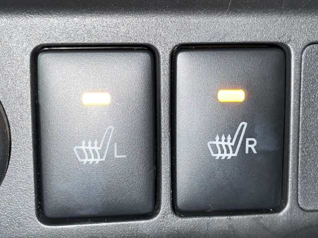 トヨタ タンク カスタムG－T 広島県 2018(平30)年 3.3万km ブラックマイカメタリック/レーザーブルークリスタルシャイン 2トーン 禁煙車/純正９型ナビ/全周囲カメラ/シートヒーター/両側パワースライドドア/クルーズコントロール/ＥＴＣ２．０/ドラレコ/フルセグ/前後コーナーセンサー/レーンキープアシスト/衝突被害軽減/オートライト/LEDヘッドライト/フォグランプ/エアバッグ(運転席/助手席)/純正15インチアルミホイール(175/55/R15)