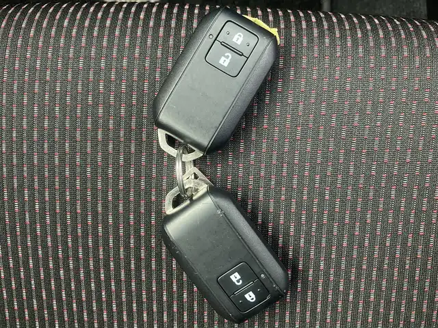 スズキ スイフト スポーツ セーフティPKG 香川県 2019(平31)年 3.7万km プレミアムシルバーメタリック 登録時走行距離：36855km/カロッツェリアカーオディオ/　CD AUX/BOSEサブウーハー/BOSEアンプリフェアー/MB QUART追加スピーカー/6MT/ターボ/衝突被害軽減装置/レーンキープアシスト/クルーズコントロール/グレード専用セミバケットシート/シートヒーター/アルミペダル/純正フロアマット/LEDヘッドライト/オートライト/フォグランプ/リアフォグ/電動格納ウィンカーミラー/ビルトインETC/革巻きステアリング/ステアリングスイッチ/プッシュスタート/スマートキー/スペアキー/取扱説明書/新車時保証書/ワンオーナー