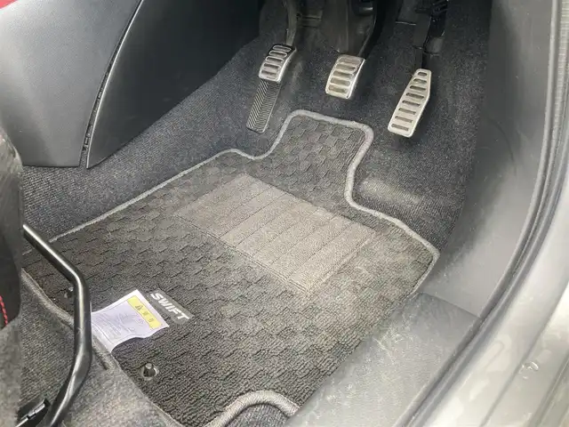 スズキ スイフト スポーツ セーフティPKG 香川県 2019(平31)年 3.7万km プレミアムシルバーメタリック 登録時走行距離：36855km/カロッツェリアカーオディオ/　CD AUX/BOSEサブウーハー/BOSEアンプリフェアー/MB QUART追加スピーカー/6MT/ターボ/衝突被害軽減装置/レーンキープアシスト/クルーズコントロール/グレード専用セミバケットシート/シートヒーター/アルミペダル/純正フロアマット/LEDヘッドライト/オートライト/フォグランプ/リアフォグ/電動格納ウィンカーミラー/ビルトインETC/革巻きステアリング/ステアリングスイッチ/プッシュスタート/スマートキー/スペアキー/取扱説明書/新車時保証書/ワンオーナー