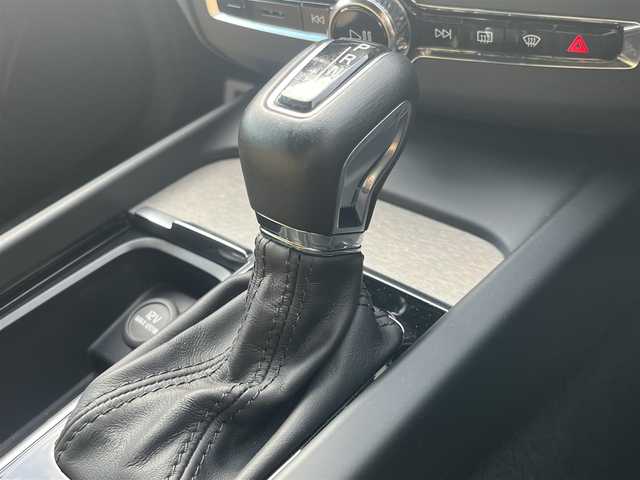 ボルボ ＸＣ６０ D4 AWD インスクリプション 静岡県 2019(令1)年 3.8万km オニキスブラックP 純正ナビ　/・CD/・Bluetooth/・フルセグテレビ /・AppleCarPlay/・AndroidAuto/360°カメラ/・バックカメラ/・サイドカメラ/・フロントカメラ/キャメルレザーシート/・全席シートヒーター /・D/N席エアシート/・D/N席マッサージシート/harman/kardonスピーカー/衝突軽減システム/・アダプティブクルーズコントロール/・レーンキープアシスト/・ブラインドスポットモニター/前後コーナーセンサー /・自動駐車/・自動発射/LEDヘッドライト/・オートライト/・オートハイビーム /純正19インチアルミホイール