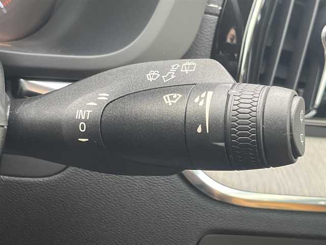 ボルボ ＸＣ６０ D4 AWD インスクリプション 静岡県 2019(令1)年 3.8万km オニキスブラックP 純正ナビ　/・CD/・Bluetooth/・フルセグテレビ /・AppleCarPlay/・AndroidAuto/360°カメラ/・バックカメラ/・サイドカメラ/・フロントカメラ/キャメルレザーシート/・全席シートヒーター /・D/N席エアシート/・D/N席マッサージシート/harman/kardonスピーカー/衝突軽減システム/・アダプティブクルーズコントロール/・レーンキープアシスト/・ブラインドスポットモニター/前後コーナーセンサー /・自動駐車/・自動発射/LEDヘッドライト/・オートライト/・オートハイビーム /純正19インチアルミホイール