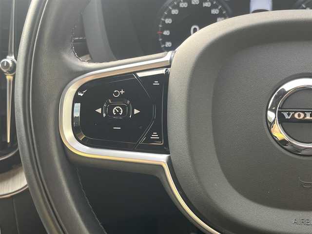 ボルボ ＸＣ６０ D4 AWD インスクリプション 静岡県 2019(令1)年 3.8万km オニキスブラックP 純正ナビ　/・CD/・Bluetooth/・フルセグテレビ /・AppleCarPlay/・AndroidAuto/360°カメラ/・バックカメラ/・サイドカメラ/・フロントカメラ/キャメルレザーシート/・全席シートヒーター /・D/N席エアシート/・D/N席マッサージシート/harman/kardonスピーカー/衝突軽減システム/・アダプティブクルーズコントロール/・レーンキープアシスト/・ブラインドスポットモニター/前後コーナーセンサー /・自動駐車/・自動発射/LEDヘッドライト/・オートライト/・オートハイビーム /純正19インチアルミホイール