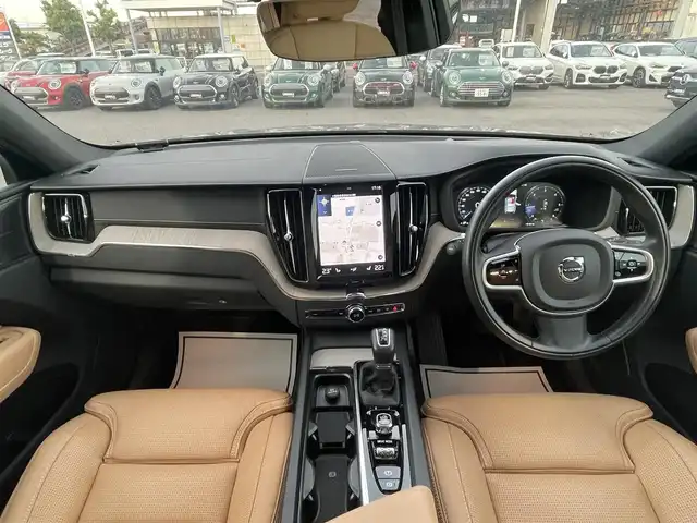 ボルボ ＸＣ６０ D4 AWD インスクリプション 滋賀県 2019(令1)年 3.8万km オニキスブラックP 茶革シート/電動リアゲート/ヘッドアップディスプレイ/BLIS/harman/kardonスピーカー/純正ナビ(Bluetooth/CarPlay/フルセグ)/衝突軽減システム/360°カメラ/アダプティブクルーズコントロール/レーンキープアシスト/パーキングアシスト/パワーシート/全席シートヒーター /エアシート/マッサージシート/ETC2.0/ドラレコ