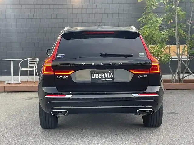 ボルボ ＸＣ６０ D4 AWD インスクリプション 滋賀県 2019(令1)年 3.8万km オニキスブラックP 茶革シート/電動リアゲート/ヘッドアップディスプレイ/BLIS/harman/kardonスピーカー/純正ナビ(Bluetooth/CarPlay/フルセグ)/衝突軽減システム/360°カメラ/アダプティブクルーズコントロール/レーンキープアシスト/パーキングアシスト/パワーシート/全席シートヒーター /エアシート/マッサージシート/ETC2.0/ドラレコ