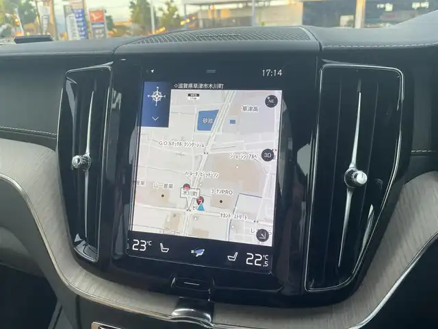 ボルボ ＸＣ６０ D4 AWD インスクリプション 滋賀県 2019(令1)年 3.8万km オニキスブラックP 茶革シート/電動リアゲート/ヘッドアップディスプレイ/BLIS/harman/kardonスピーカー/純正ナビ(Bluetooth/CarPlay/フルセグ)/衝突軽減システム/360°カメラ/アダプティブクルーズコントロール/レーンキープアシスト/パーキングアシスト/パワーシート/全席シートヒーター /エアシート/マッサージシート/ETC2.0/ドラレコ