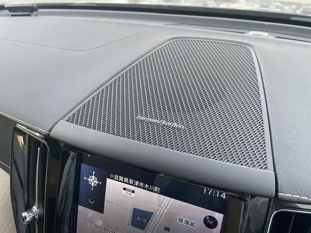 ボルボ ＸＣ６０ D4 AWD インスクリプション 滋賀県 2019(令1)年 3.8万km オニキスブラックP 茶革シート/電動リアゲート/ヘッドアップディスプレイ/BLIS/harman/kardonスピーカー/純正ナビ(Bluetooth/CarPlay/フルセグ)/衝突軽減システム/360°カメラ/アダプティブクルーズコントロール/レーンキープアシスト/パーキングアシスト/パワーシート/全席シートヒーター /エアシート/マッサージシート/ETC2.0/ドラレコ
