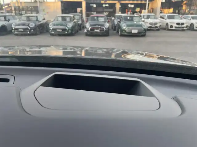 ボルボ ＸＣ６０ D4 AWD インスクリプション 滋賀県 2019(令1)年 3.8万km オニキスブラックP 茶革シート/電動リアゲート/ヘッドアップディスプレイ/BLIS/harman/kardonスピーカー/純正ナビ(Bluetooth/CarPlay/フルセグ)/衝突軽減システム/360°カメラ/アダプティブクルーズコントロール/レーンキープアシスト/パーキングアシスト/パワーシート/全席シートヒーター /エアシート/マッサージシート/ETC2.0/ドラレコ