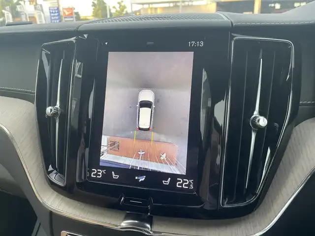 ボルボ ＸＣ６０ D4 AWD インスクリプション 滋賀県 2019(令1)年 3.8万km オニキスブラックP 茶革シート/電動リアゲート/ヘッドアップディスプレイ/BLIS/harman/kardonスピーカー/純正ナビ(Bluetooth/CarPlay/フルセグ)/衝突軽減システム/360°カメラ/アダプティブクルーズコントロール/レーンキープアシスト/パーキングアシスト/パワーシート/全席シートヒーター /エアシート/マッサージシート/ETC2.0/ドラレコ