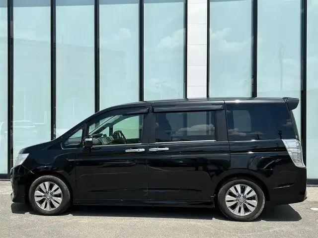 ホンダ ステップワゴン スパーダ S 大阪府 2014(平26)年 8.2万km プレミアムスパークルブラックパール 純正９インチナビ/   フルセグ TV/CD/DVD/Bluetooth/バックモニター/後席モニター/片側パワースライドドア/クルーズコントロール/アイドリングストップ/ステアリングスイッチ/パドルシフト/純正フロアマット/スマートキー/ＥＴＣ