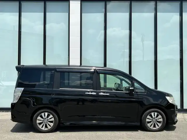 ホンダ ステップワゴン スパーダ S 大阪府 2014(平26)年 8.2万km プレミアムスパークルブラックパール 純正９インチナビ/   フルセグ TV/CD/DVD/Bluetooth/バックモニター/後席モニター/片側パワースライドドア/クルーズコントロール/アイドリングストップ/ステアリングスイッチ/パドルシフト/純正フロアマット/スマートキー/ＥＴＣ