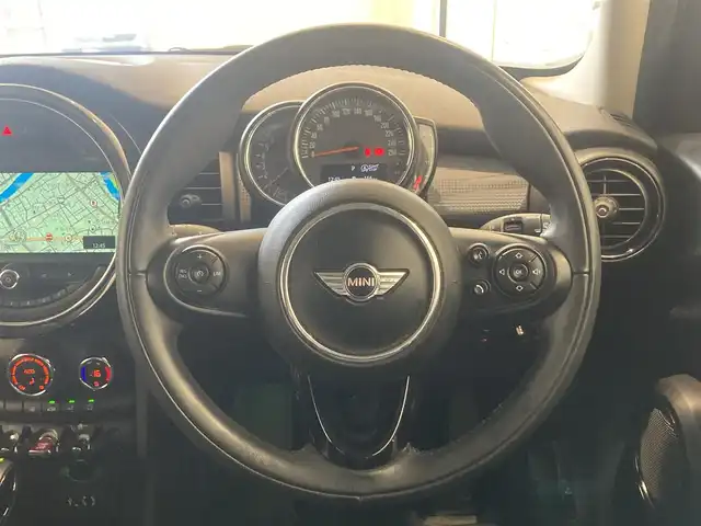 ＭＩＮＩ ＢＭＷ ミニ クーパー 熊本県 2018(平30)年 4.7万km ペッパー・ホワイト 純正HDDナビ（Bluetooth、AUX）/バックカメラ/クルーズコントロール/コーナーセンサー/純正16インチアルミホイール/LEDヘッドライト/ドライブレコーダー