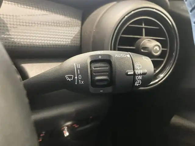ＭＩＮＩ ＢＭＷ ミニ クーパー 熊本県 2018(平30)年 4.7万km ペッパー・ホワイト 純正HDDナビ（Bluetooth、AUX）/バックカメラ/クルーズコントロール/コーナーセンサー/純正16インチアルミホイール/LEDヘッドライト/ドライブレコーダー