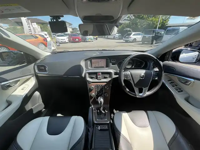ボルボ Ｖ４０ クロスカントリー D4 サマム 栃木県 2019(平31)年 5.1万km オスミウムグレーM 黒xアイボリーコンビレザー/Harman/Kardonサウンド/ナビ/バックカメラ/ETC/パワーシート/シートヒーター /LEDヘッドライト/オートライト/ブラインドスポット/レーンキープ/ACC/ドライブレコーダー