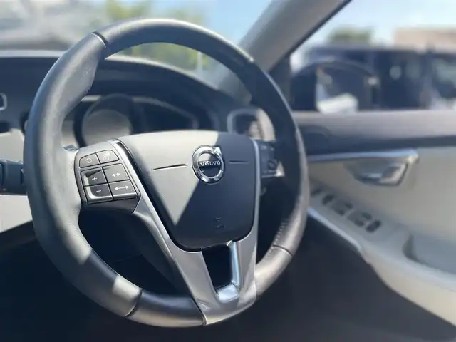 ボルボ Ｖ４０ クロスカントリー D4 サマム 栃木県 2019(平31)年 5.1万km オスミウムグレーM 黒xアイボリーコンビレザー/Harman/Kardonサウンド/ナビ/バックカメラ/ETC/パワーシート/シートヒーター /LEDヘッドライト/オートライト/ブラインドスポット/レーンキープ/ACC/ドライブレコーダー