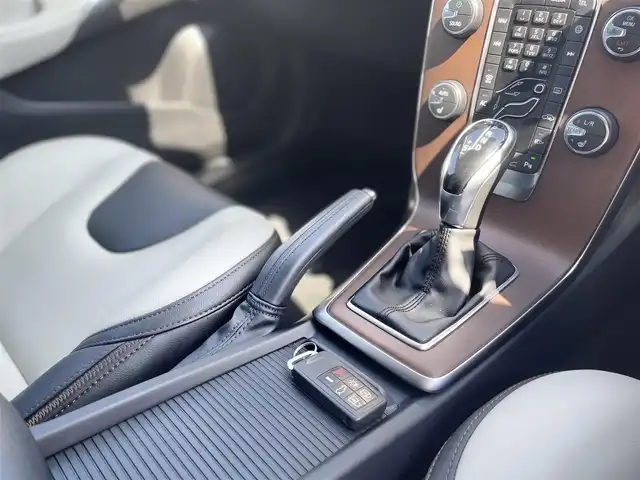 ボルボ Ｖ４０ クロスカントリー D4 サマム 栃木県 2019(平31)年 5.1万km オスミウムグレーM 黒xアイボリーコンビレザー/Harman/Kardonサウンド/ナビ/バックカメラ/ETC/パワーシート/シートヒーター /LEDヘッドライト/オートライト/ブラインドスポット/レーンキープ/ACC/ドライブレコーダー
