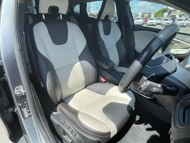 ボルボ Ｖ４０ クロスカントリー D4 サマム 栃木県 2019(平31)年 5.1万km オスミウムグレーM 黒xアイボリーコンビレザー/Harman/Kardonサウンド/ナビ/バックカメラ/ETC/パワーシート/シートヒーター /LEDヘッドライト/オートライト/ブラインドスポット/レーンキープ/ACC/ドライブレコーダー
