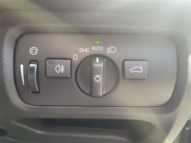 ボルボ Ｖ４０ クロスカントリー D4 サマム 栃木県 2019(平31)年 5.1万km オスミウムグレーM 黒xアイボリーコンビレザー/Harman/Kardonサウンド/ナビ/バックカメラ/ETC/パワーシート/シートヒーター /LEDヘッドライト/オートライト/ブラインドスポット/レーンキープ/ACC/ドライブレコーダー