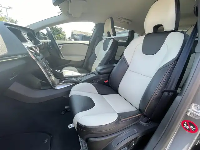 ボルボ Ｖ４０ クロスカントリー D4 サマム 栃木県 2019(平31)年 5.1万km オスミウムグレーM 黒xアイボリーコンビレザー/Harman/Kardonサウンド/ナビ/バックカメラ/ETC/パワーシート/シートヒーター /LEDヘッドライト/オートライト/ブラインドスポット/レーンキープ/ACC/ドライブレコーダー