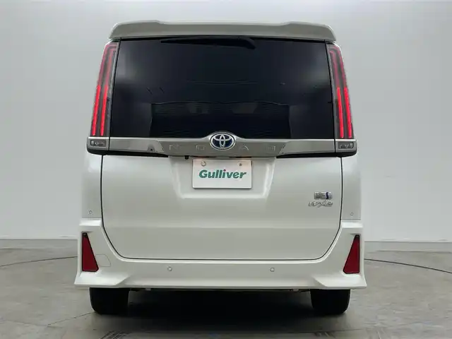 トヨタ ノア ハイブリッド Si ダブルバイビーⅡ 岡山県 2019(令1)年 6.2万km ホワイトパールクリスタルシャイン 純正9型ナビ（NSZT-Y68T）/【フルセグTV/CD/DVD/BT】/バックカメラ/純正12.1インチフリップダウンモニター/両側パワースライドドア/トヨタセーフティセンス/クルーズコントロール/ビルトインETC/ステアリングリモコン/ハーフレザーシート/D/Nシートヒーター/LEDオートライト/フォグランプ/スマートキー/プッシュスタート/フロアマット/純正ドアバイザー