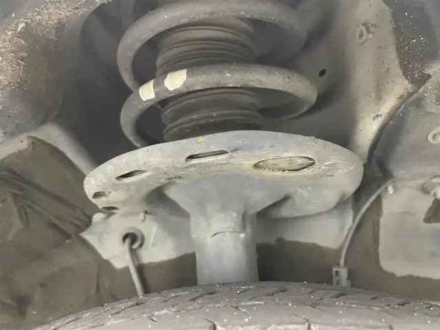 トヨタ ノア ハイブリッド Si ダブルバイビーⅡ 岡山県 2019(令1)年 6.2万km ホワイトパールクリスタルシャイン 純正9型ナビ（NSZT-Y68T）/【フルセグTV/CD/DVD/BT】/バックカメラ/純正12.1インチフリップダウンモニター/両側パワースライドドア/トヨタセーフティセンス/クルーズコントロール/ビルトインETC/ステアリングリモコン/ハーフレザーシート/D/Nシートヒーター/LEDオートライト/フォグランプ/スマートキー/プッシュスタート/フロアマット/純正ドアバイザー