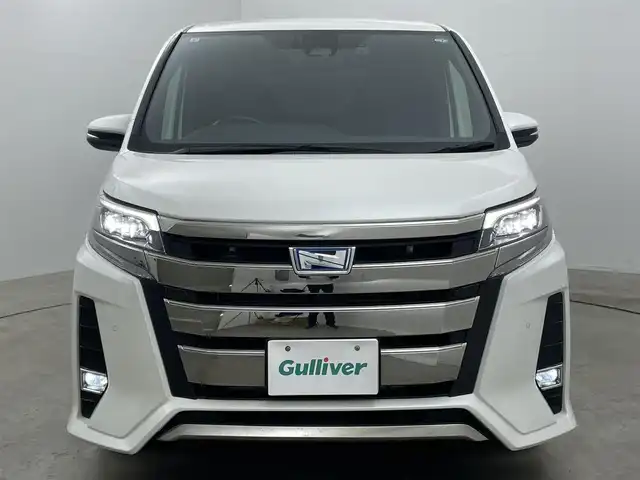 トヨタ ノア ハイブリッド Si ダブルバイビーⅡ 岡山県 2019(令1)年 6.2万km ホワイトパールクリスタルシャイン 純正9型ナビ（NSZT-Y68T）/【フルセグTV/CD/DVD/BT】/バックカメラ/純正12.1インチフリップダウンモニター/両側パワースライドドア/トヨタセーフティセンス/クルーズコントロール/ビルトインETC/ステアリングリモコン/ハーフレザーシート/D/Nシートヒーター/LEDオートライト/フォグランプ/スマートキー/プッシュスタート/フロアマット/純正ドアバイザー