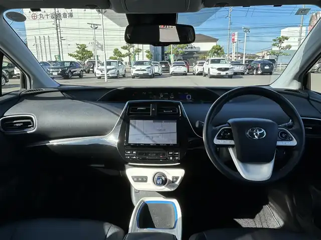 トヨタ プリウス A ツーリングセレクション 岡山県 2016(平28)年 12.3万km アティチュードブラックマイカ 登録時走行距離122248km/モデリスタフルエアロ/純正9インチナビ/フルセグTV（AM/FM/CD/DVD/BT)/バックカメラ/ビルトインETC/ヘッドアップディスプレイ/トヨタセーフティセンス/・ブラインドスポットモニター/・プリクラッシュセーフティ/・レーダークルーズコントロール/・レーンデバーチャーアラート/・オートマチックハイビーム/・シンプルインテリジェントパーキングアシスト/・インテリジェントクリアランスソナー/・リアクロストラフィックアラート/シートヒーター/17インチ純正AW/LEDヘッドライト/純正フロアマット